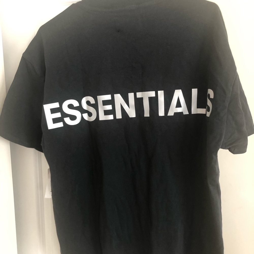 Fear of god essential tshirt